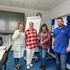 Deutschkurs mit Teilnehmern unterschiedlicher Herkunft