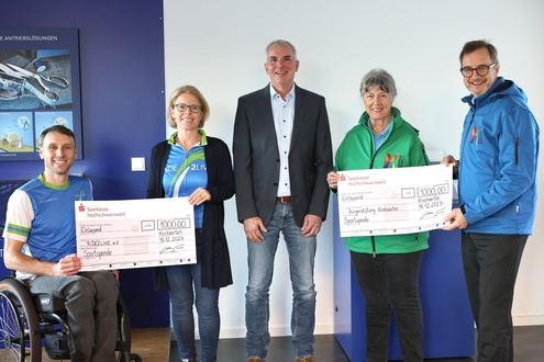 The representatives of RIDE2LIVE Benjamin Rudiger and Henrike Dilger with Managing Director of halstrup-walcher, Christian Sura, and the representatives of the Kirchzarten Community Foundation, Roswitha Freykowski and Bernd Scherer.